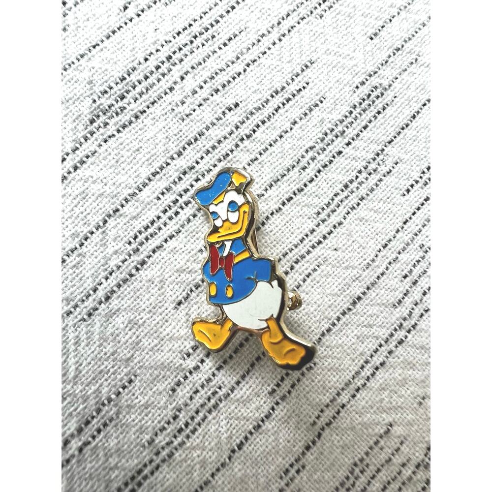 Vintage Miniature Donald Duck Classic Pose (Clasp Backing) Sweater Pin RARE